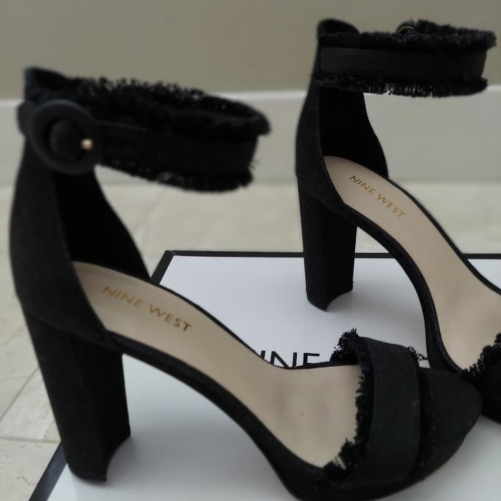 NINE WEST WOMEN'S "DARANITA" STRAPPY SANDAL 6.5 New in Box